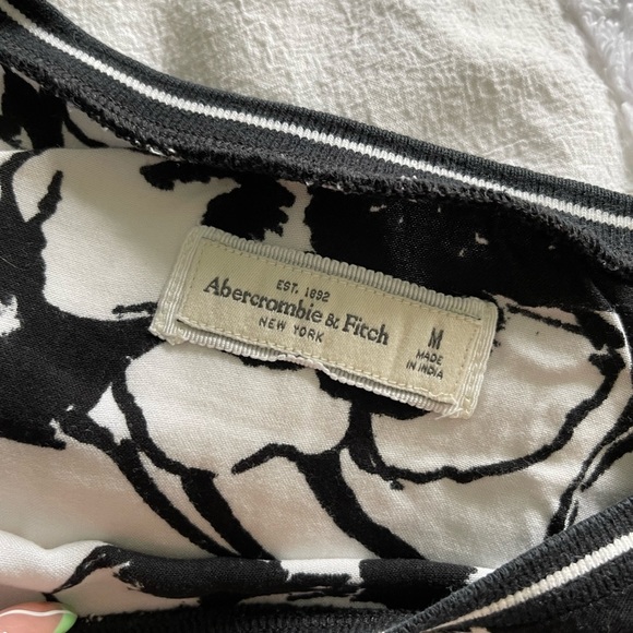 Abercrombie tee size M - Picture 2 of 2